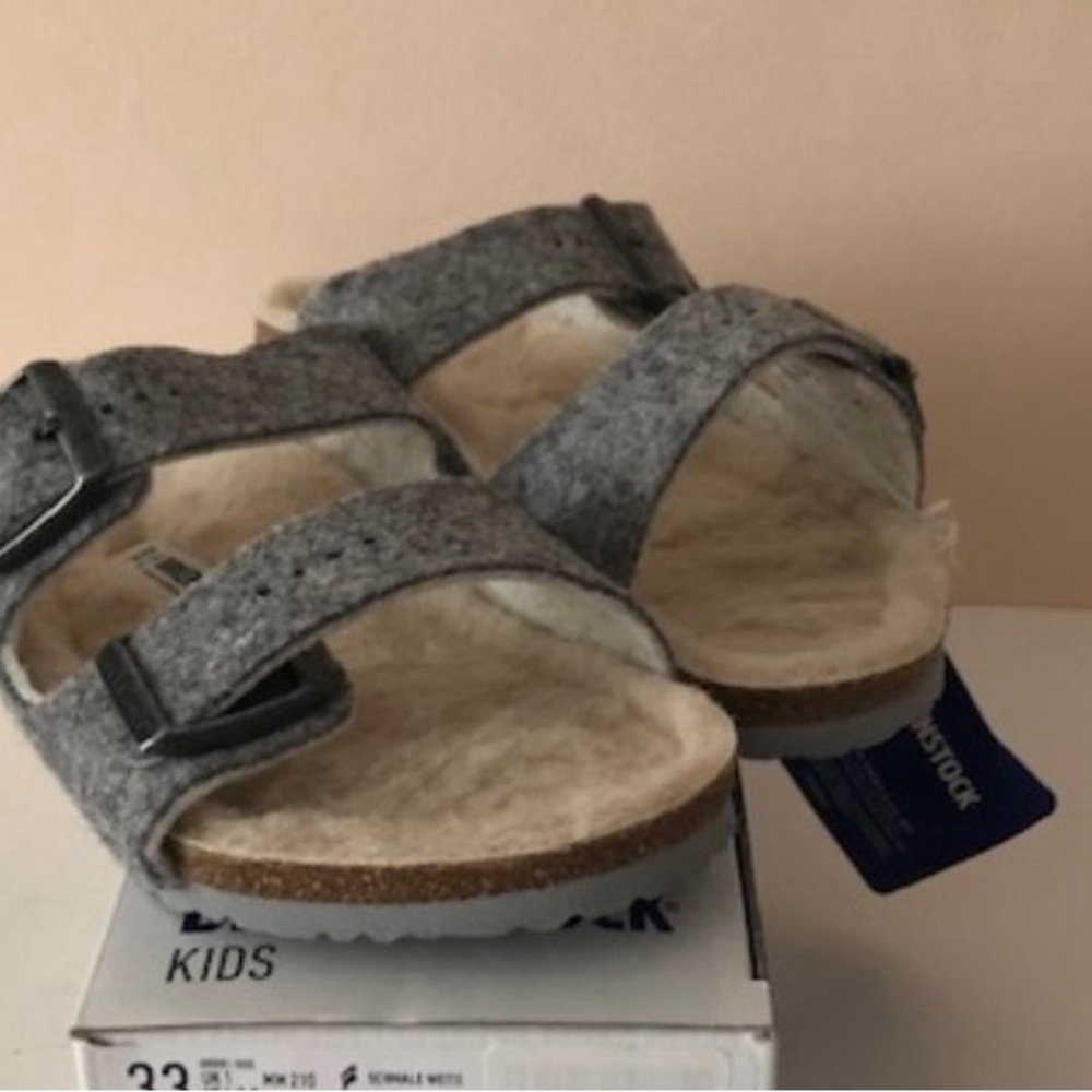 BIRKENSTOCK Arizona Rivet comfortable Sandal for boy or girl. Size: 1, 1.5 - Picture 2 of 13